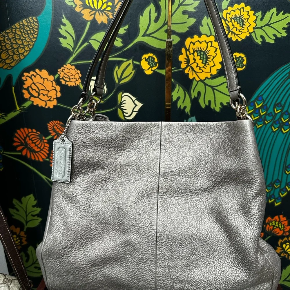 Coach Pebbled Leather Shoulder Tote – Silver Metallic – F35723 with COA